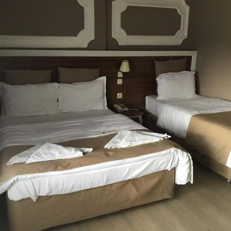 Akman Hotel คูซาดาซี ภายนอก รูปภาพ